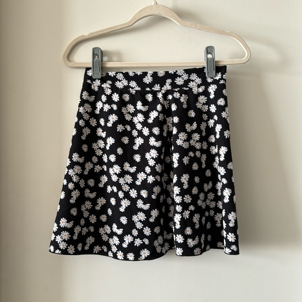 EUC SHEIN Daisy Mini Skirt